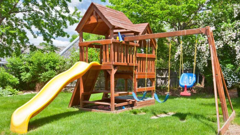 Columpios y Parques de Madera: Diversión y Aventuras al Aire Libre