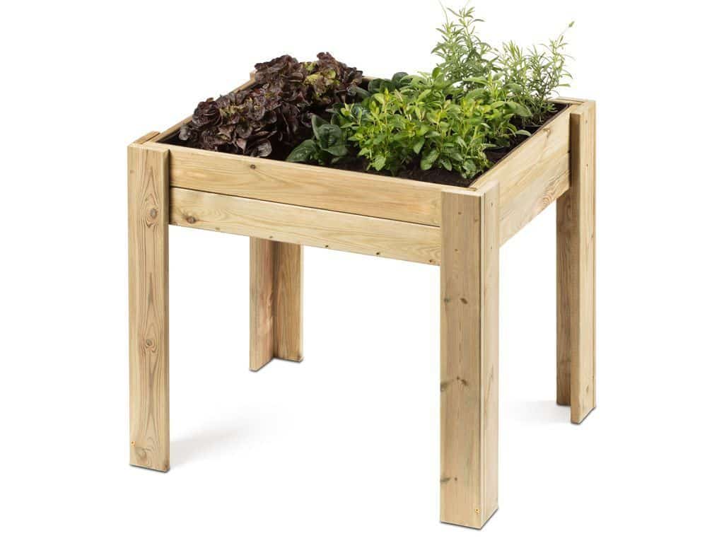 Huerto urbano de madera con plantas