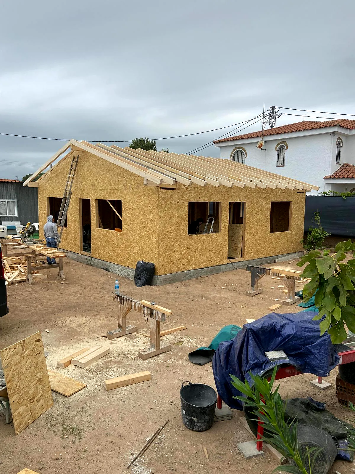 Casa de entramado ligero cerrada con tableros OSB
