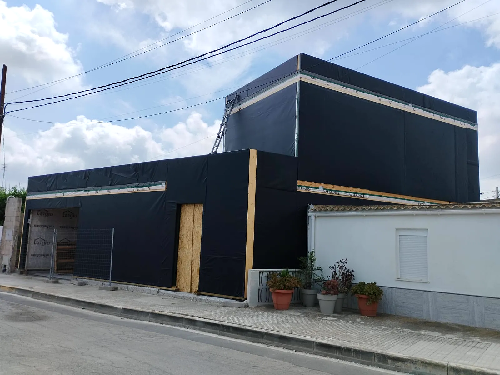 Casas de madera en Tarragona 6 Casa de madera de dos plantas en Sant Jaume d'Enveja