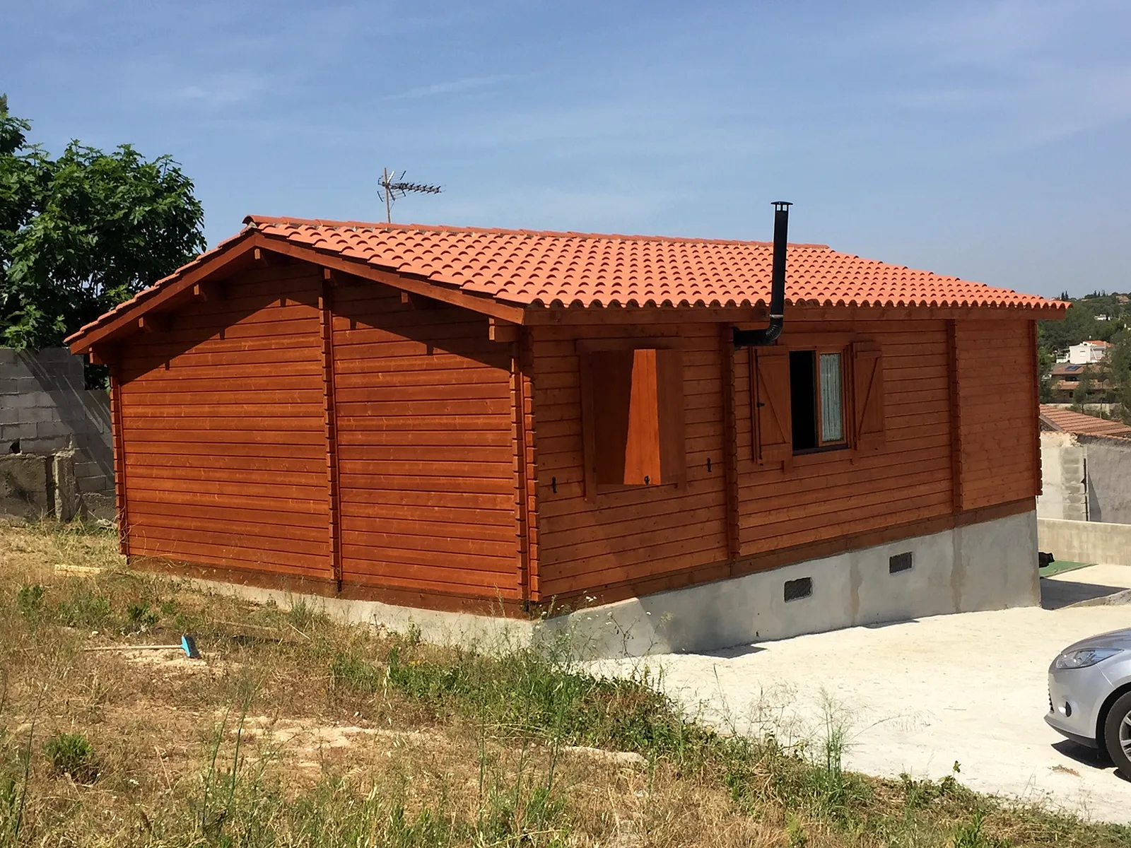 Casas de madera con sistema nórdico 12 Casa de madera maciza de 70 m² con tejado de teja en El Catllar