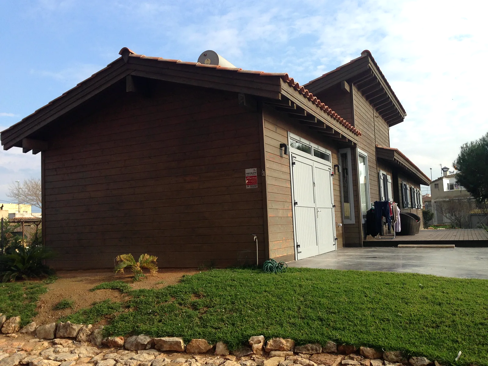 Casas de madera con sistema nórdico 6 Casa de madera maciza con garaje