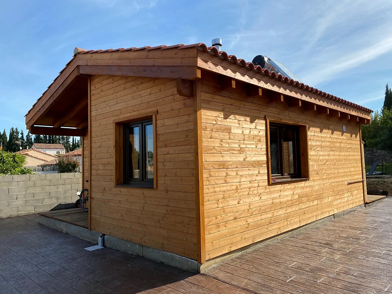Casas de madera con sistema nórdico 16 Casa de madera maciza de una planta con tejado de teja en El Catllar