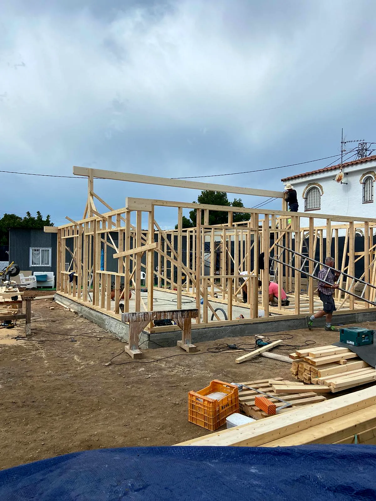 Estructura de entramado ligero de madera de una casa en Mont-roig del Camp